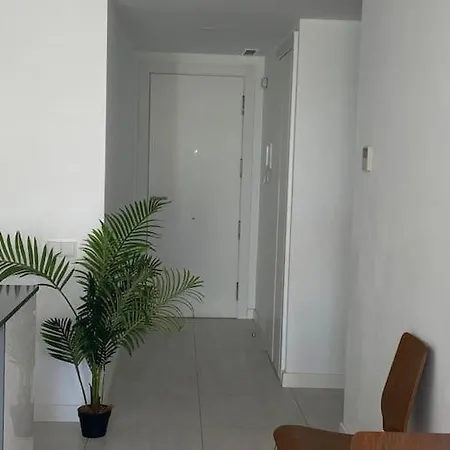 Precioso En Vanians Garden Apartment