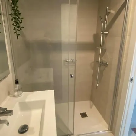 Precioso En Vanians Garden Apartment *